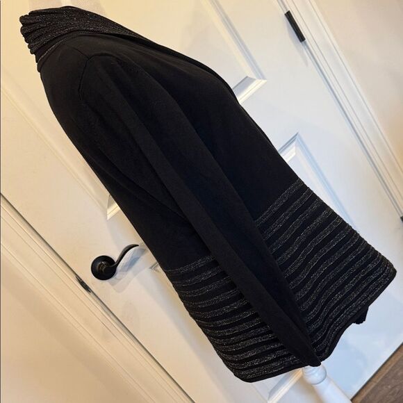 Chic Black and Silver Turtleneck Sweater - Picture 3 of 9